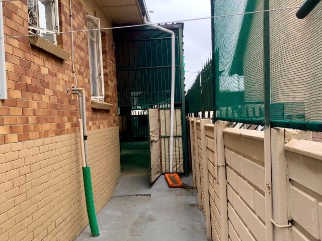 3 Bedroom House For Sale in South Crest