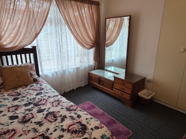 3 Bedroom House For Sale in South Crest