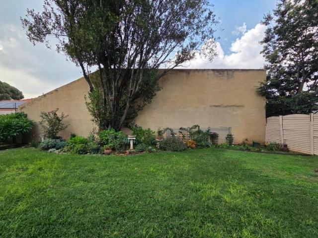 3 Bedroom House For Sale in South Crest