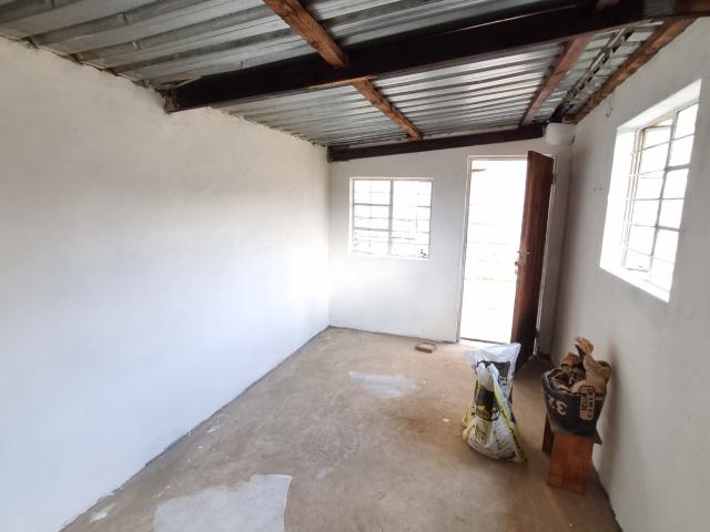 3 Bedroom House For Sale in South Crest