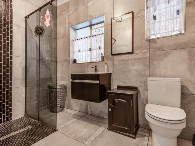 3 Bedroom House For Sale in South Crest
