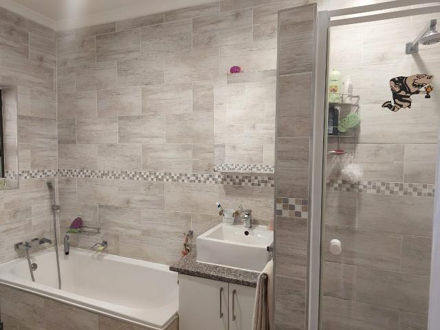 3 Bedroom House For Sale in South Crest