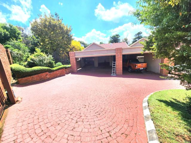 3 Bedroom House For Sale in South Crest