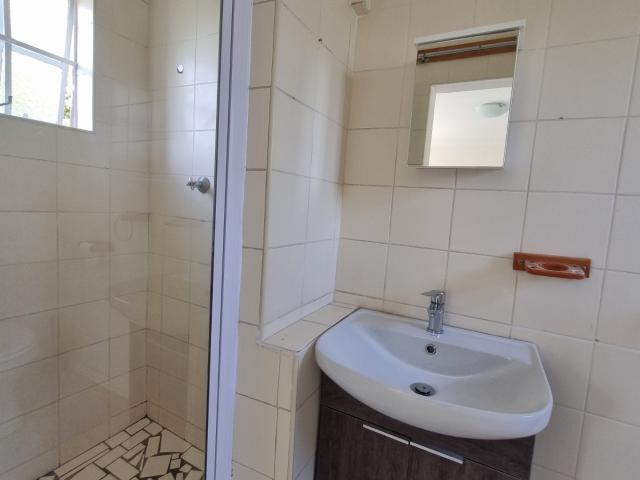 3 Bedroom House For Sale in South Crest
