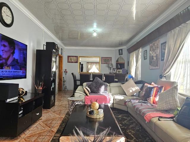3 Bedroom House For Sale in South Hills