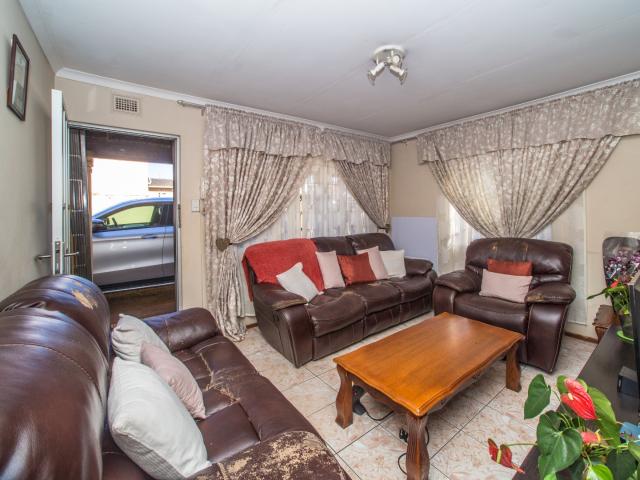 3 Bedroom House For Sale in Southgate