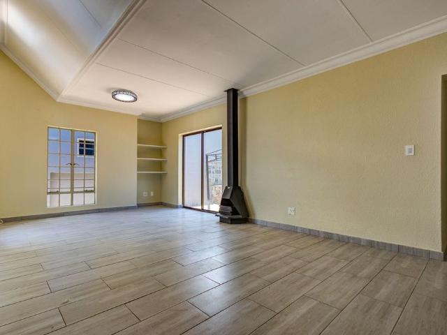 3 Bedroom House For Sale in Sonneveld