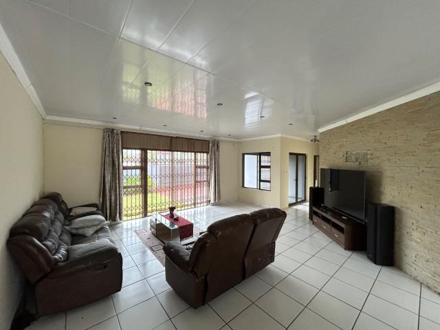 3 Bedroom House For Sale in Sonneveld