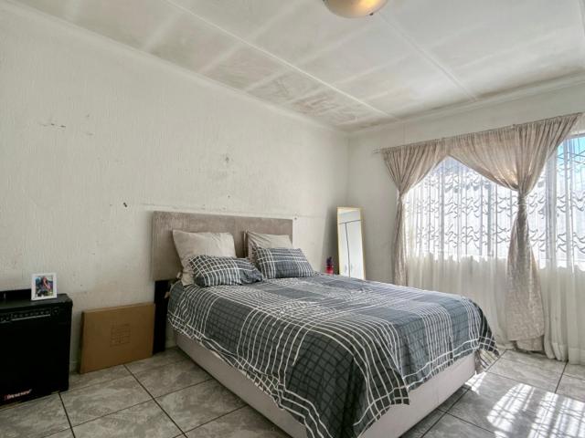 3 Bedroom House For Sale in Sophiatown