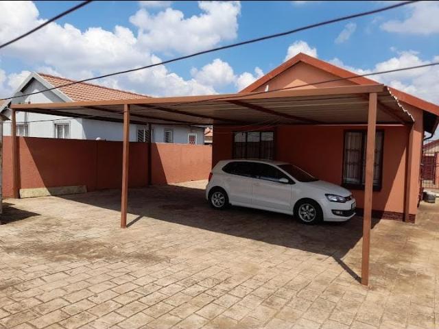 3 Bedroom House For Sale in Soshanguve East
