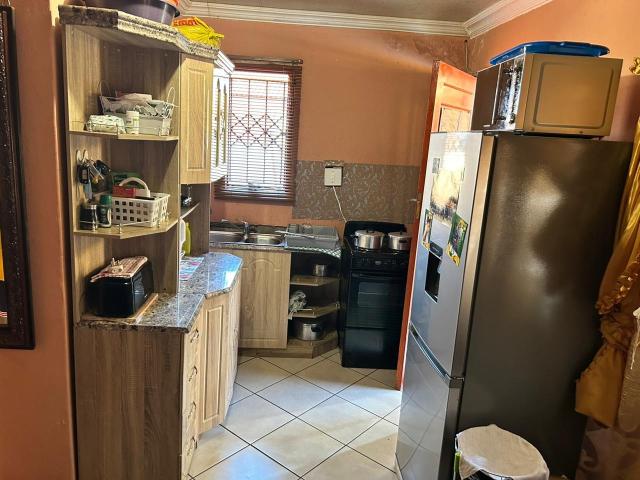 3 Bedroom House For Sale in Soshanguve HH