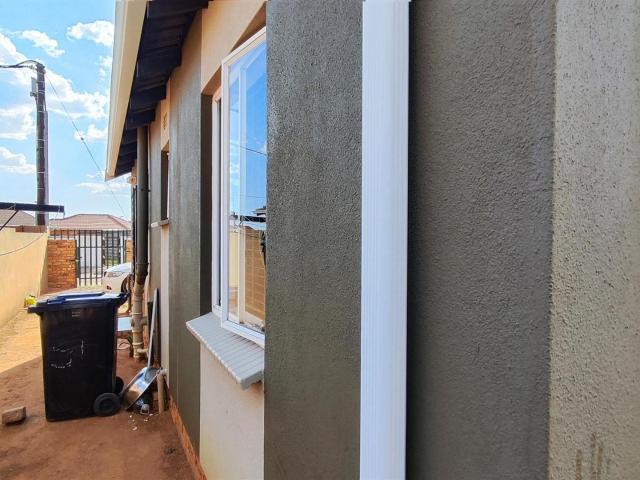 3 Bedroom House For Sale in Savanna City