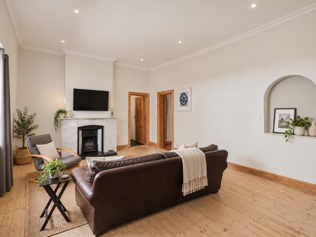 3 Bedroom House For Sale in Sea Point