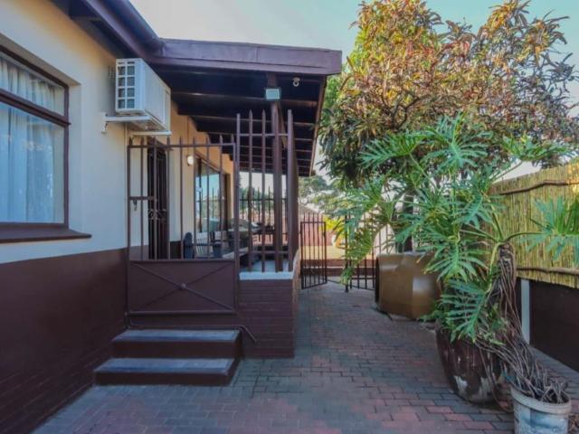 3 Bedroom House For Sale in Sea View