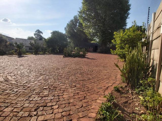 3 Bedroom House For Sale in Selection Park