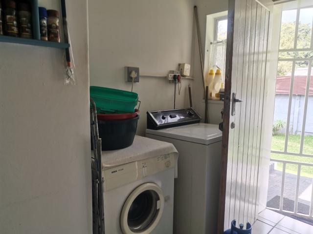 3 Bedroom House For Sale in Selection Park