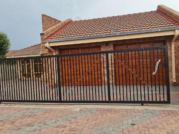 3 Bedroom House For Sale in Seshego D