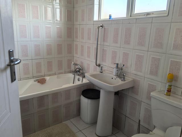3 Bedroom House For Sale in Shallcross