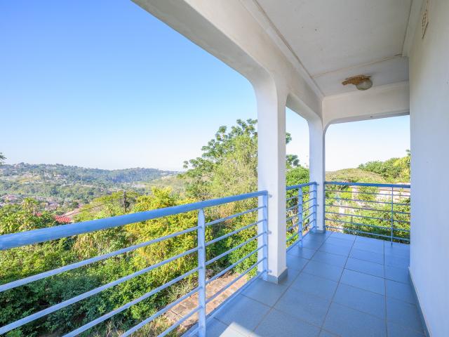 3 Bedroom House For Sale in Shallcross
