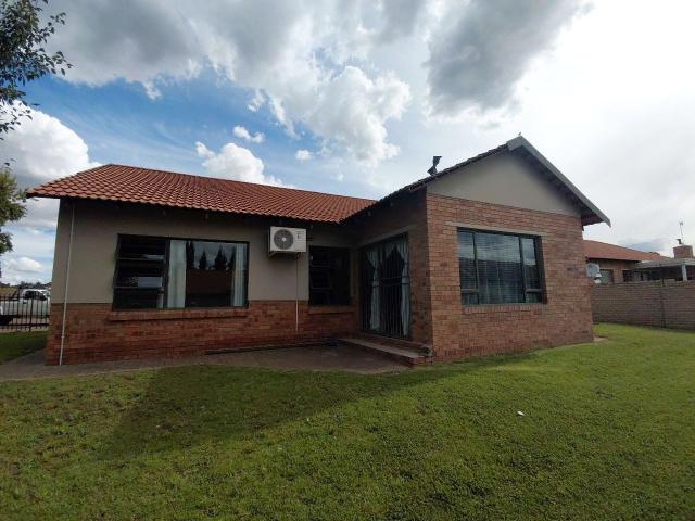 3 Bedroom House For Sale in Shellyvale