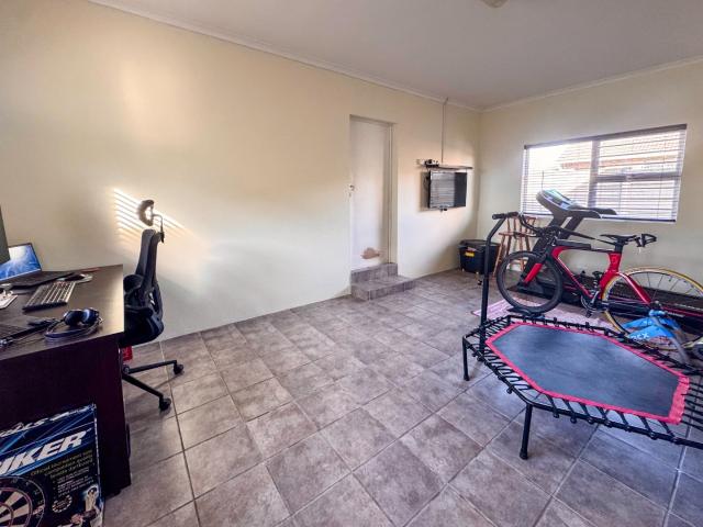 3 Bedroom House For Sale in Sherwood