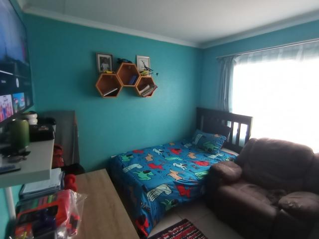 3 Bedroom House For Sale in Sky City
