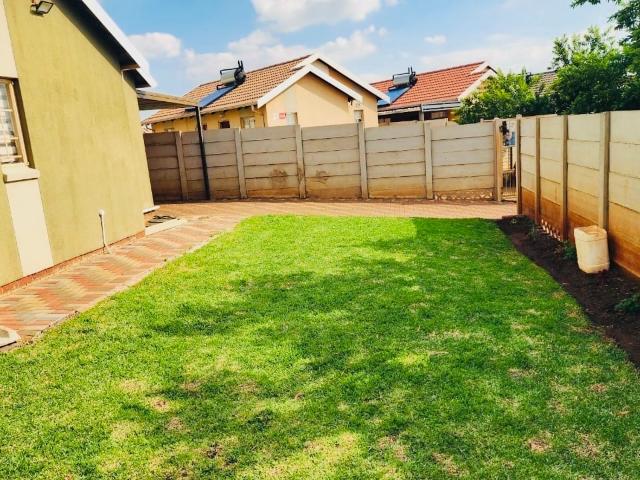 3 Bedroom House For Sale in Sky City