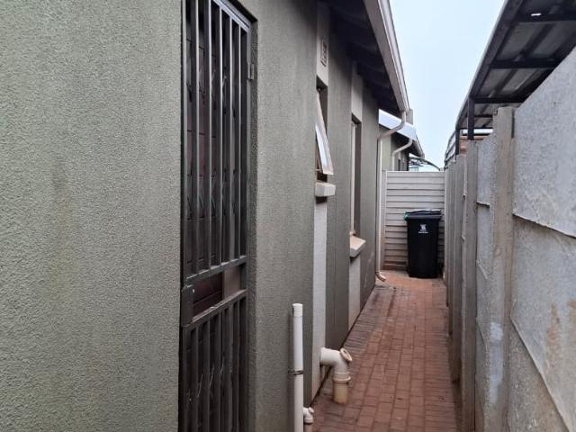 3 Bedroom House For Sale in Sky City