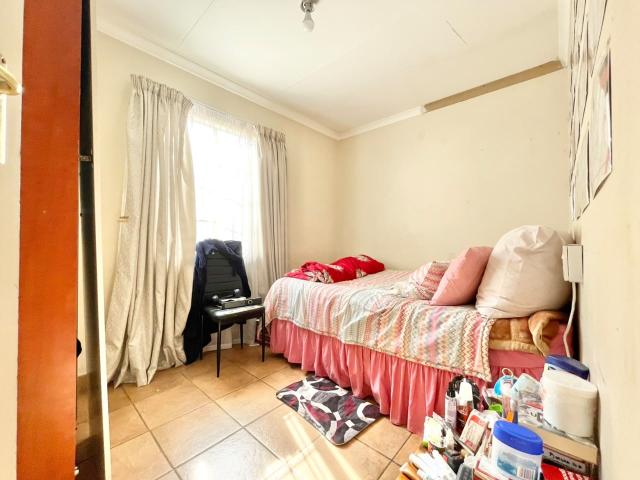 3 Bedroom House For Sale in Sky City