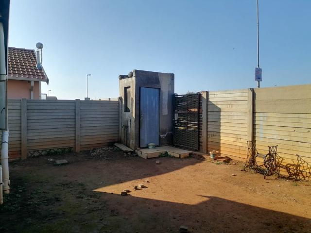 3 Bedroom House For Sale in Sky City
