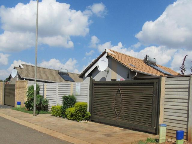 3 Bedroom House For Sale in Sky City