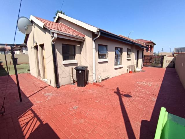 3 Bedroom House For Sale in Spruit View
