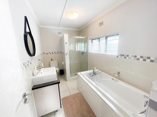 3 Bedroom House For Sale in St Francis Bay Village