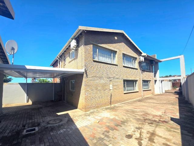 3 Bedroom House For Sale in Stanmore