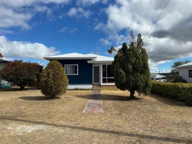 3 Bedroom House for Sale in Stanthorpe Furniture not included Submit all offers over $550,000 Otherwise this property goes into the rental pool
