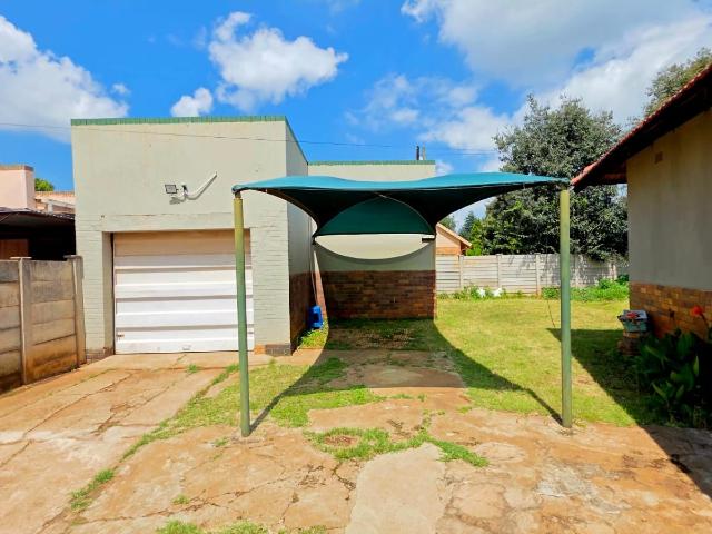 3 Bedroom House For Sale in Stilfontein Ext 1
