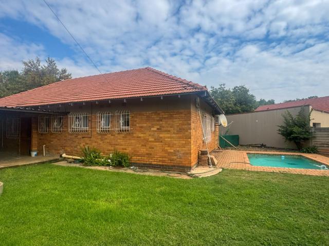 3 Bedroom House For Sale in Stilfontein Ext 4