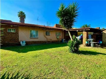 3 Bedroom House For Sale in Suideroord