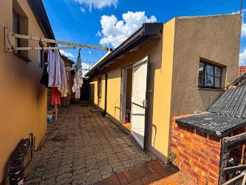 3 Bedroom House For Sale in Suideroord