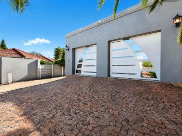 3 Bedroom House For Sale in Suideroord