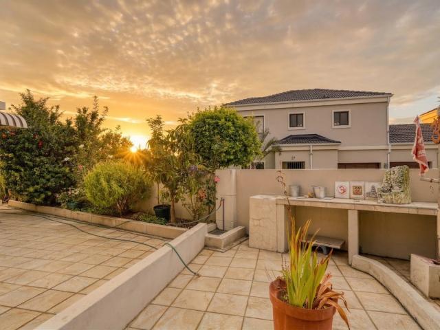 3 Bedroom House For Sale in Summerset
