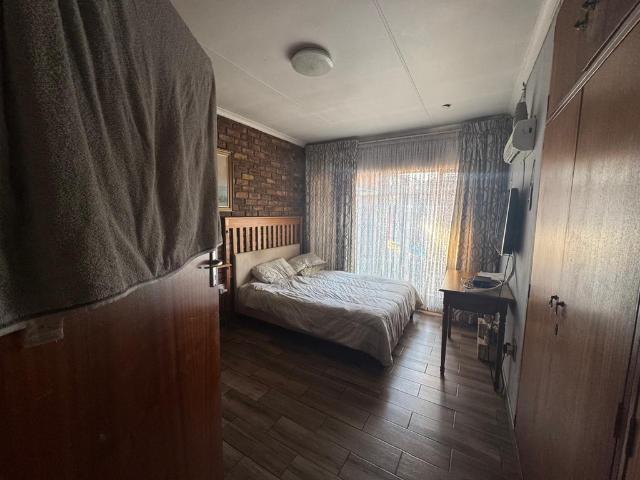 3 Bedroom House For Sale in Sunair Park