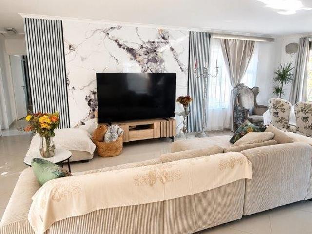 3 Bedroom House For Sale in Sunningdale
