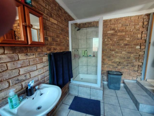 3 Bedroom House For Sale in Sunward Park