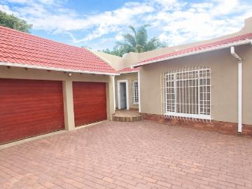 3 Bedroom House For Sale in Sunward Park
