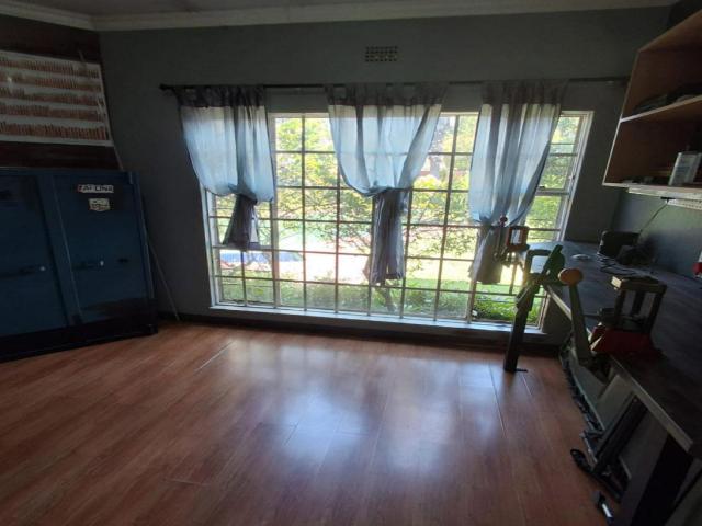3 Bedroom House For Sale in Sunward Park