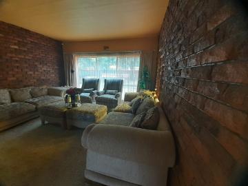3 Bedroom House For Sale in Sunward Park