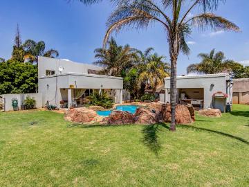 3 Bedroom House For Sale in Sunward Park