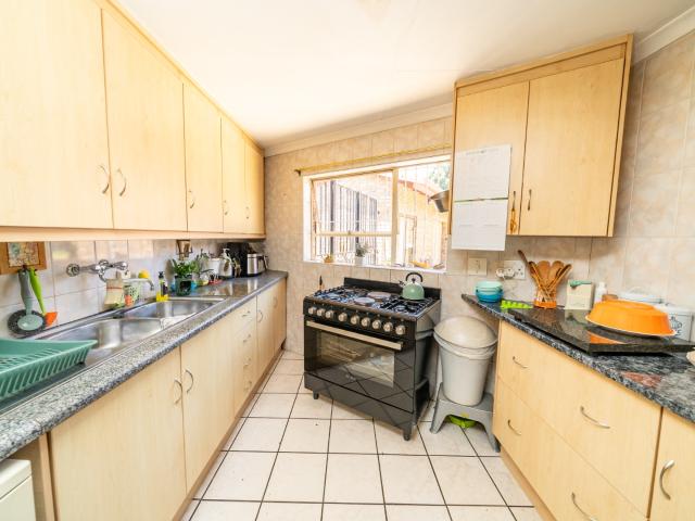 3 Bedroom House For Sale in Sunward Park