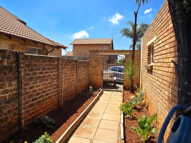 3 Bedroom House For Sale in Pomona
